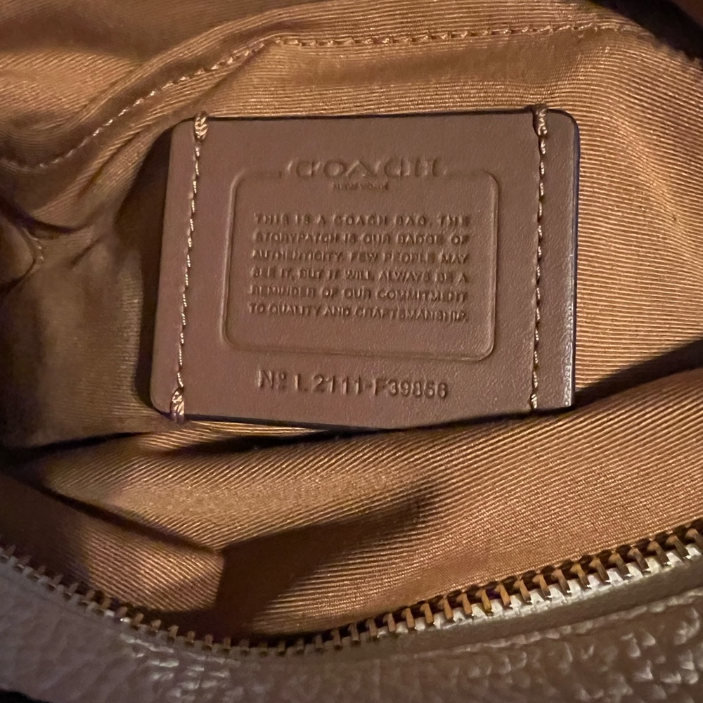 Coach Cream Leather Crossbody Bag. - Picture 7 of 14